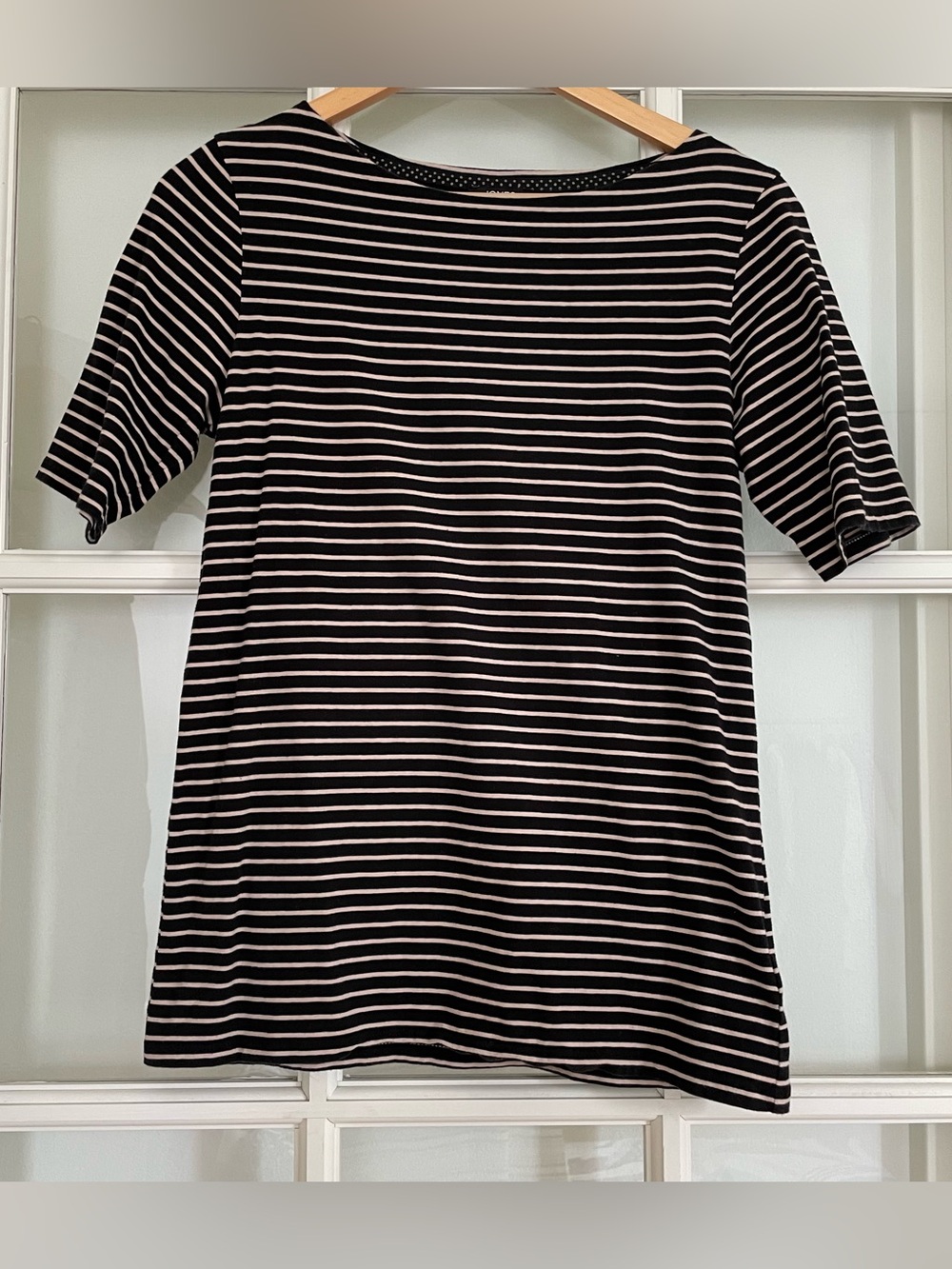 Jones New York Signature tan & black striped short sleeve boat neck t-shirt M